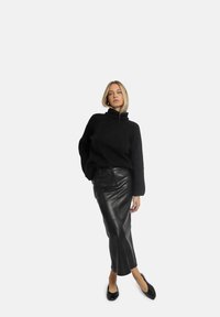 RE:DESIGNED Jupe en cuir - black