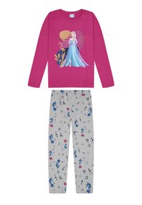 Roter Langarmoberteil mit einer Illustration eines Charakters, kombiniert mit hellgrauen Hosen, die mit blauen und rosa Blumenmustern dekoriert sind.