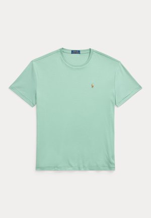Svijetlozelena majica kratkih rukava s okruglim vratnim izrezom i malim izvezenim žuto-smeđim logom Polo Ralph Lauren na lijevoj strani prsa.