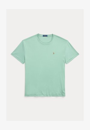 Svijetlozelena majica kratkih rukava s okruglim vratnim izrezom i malim izvezenim žuto-smeđim logom Polo Ralph Lauren na lijevoj strani prsa.