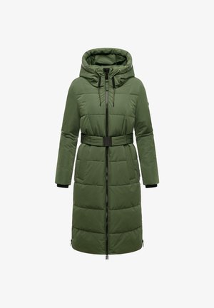 Grøn pufferjakke med bælte i taljen, hætte og lange ærmer. Har quiltet tekstur og lynlås foran.