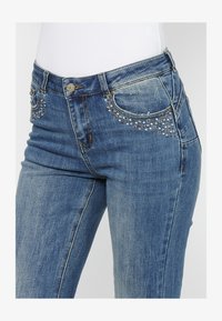 Nepasirinkta, azul medium blue