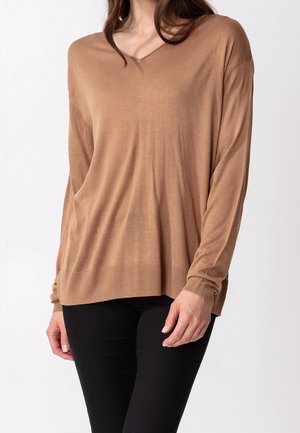 Stickad tröja - camel