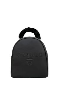 Zaino in pelle nera con forma arrotondata, logo "GAËLLE PARIS" in rilievo e manico testurizzato e morbido.