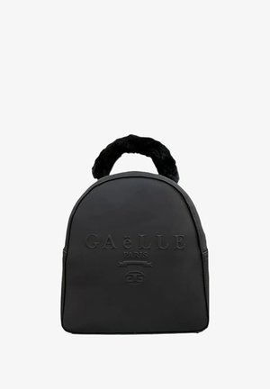 Zaino in pelle nera con forma arrotondata, logo "GAËLLE PARIS" in rilievo e manico testurizzato e morbido.