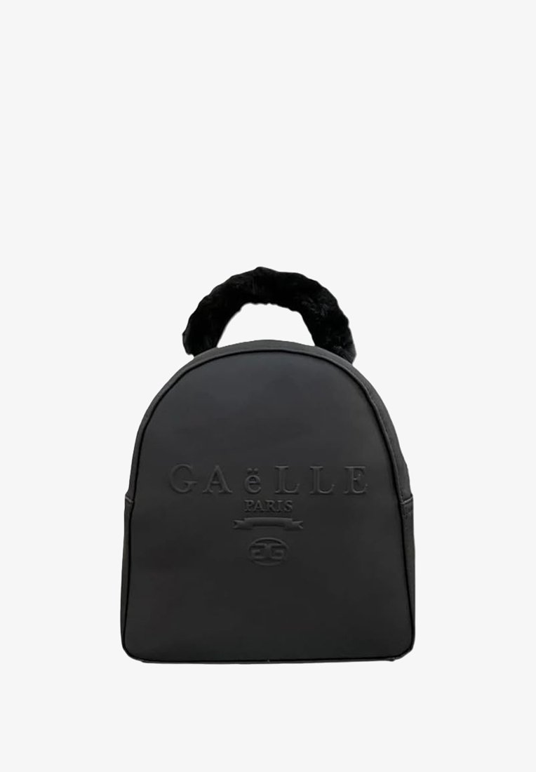 Zaino in pelle nera con forma arrotondata, logo "GAËLLE PARIS" in rilievo e manico testurizzato e morbido.