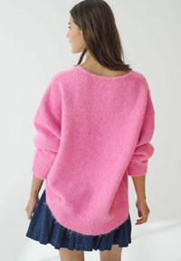 Next RELAXED FIT SOFT TOUCH V-NECK  - Pullover - pink bright