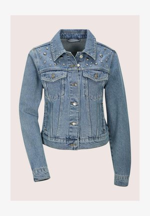 Blauwe spijkerjas met studs op de schouders, klassieke kraag, twee voorzakken en knoopsluiting aan de voorkant.