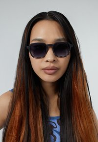 Komono MATTY - Lunettes de soleil - black