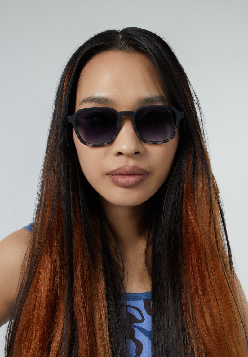 Komono MATTY - Lunettes de soleil - black