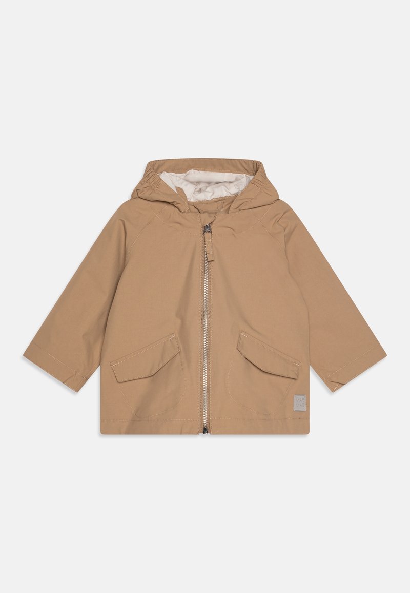 Giacca beige con cappuccio per bambini, con cerniera frontale e due tasche con patta, su sfondo semplice.