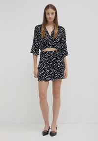 Calliope A POIS  - Gonna a campana - black