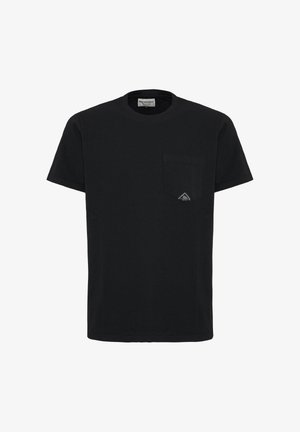 T-shirt nera a maniche corte con girocollo e taschino sul petto sinistro con una piccola toppa a forma di diamante.