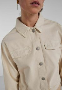 Pieces PCTESSIE JACKET - Giacca di jeans - whitecap gray