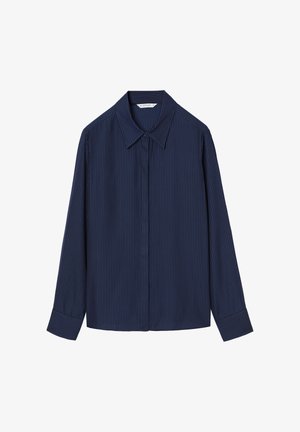 Marineblå langærmet skjorte med knaplukning på kraven, med lodrette striber og en glat tekstur. Inkluderer manchetter med knapdetaljer.