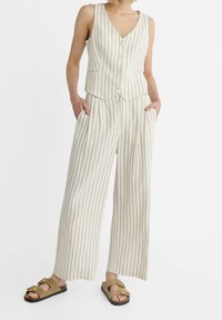 Stradivarius Vesta - beige