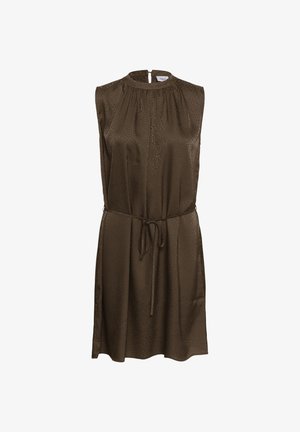 Mouwloze donkerbruine satijnen jurk met subtiele dierenprint, hoge halslijn, knoopsluiting aan de achterkant en een dunne strikceintuur in de taille.
