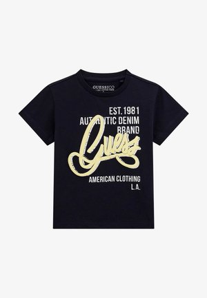 Sort t-shirt med korte ærmer med gul "Guess" skrift og hvid tekst med teksten "Est. 1981 Authentic Denim Brand American Clothing L.A."