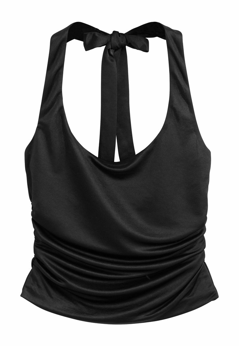 Mustast satiinist valmistatud halter-top, millel on kaeluses pael ja pleated kangas vöökoha ümber, ilma varrukateta ja liibuv stiil.