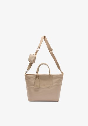 Bolsa tote beige con asas cortas, correa de hombro ajustable y desmontable, pequeño bolsillo adjunto y bolsillo delantero con solapa y detalles de botones.