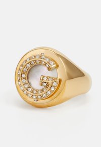 Goldring mit einem runden Design, besetzt mit einem runden iridenztonigen Stein und umgeben von kleinen klaren Kristallen. Auffälliges „G“-Logodetail.