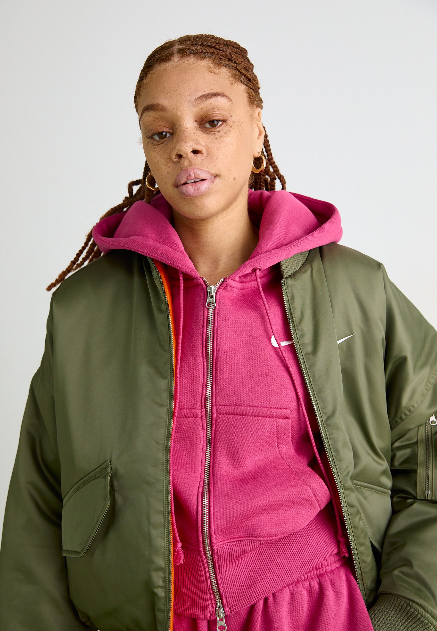 Nike Sportswear Chaquetas bomber - medium olive/safety orange/sail