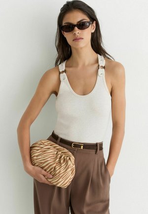 Reiss, GEORGIA RAFFIA-EFFECT ZEBRA POUCH CLUTCH BAG - Listová kabelka - natural tan