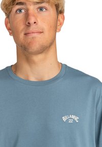 Billabong ARCH CREW SS - T-shirts basic - vgo