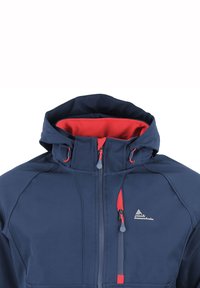 Chaqueta exterior azul marino con un forro interior rojo, cierre frontal con cremallera, capucha ajustable y acentos de cremallera rojos en contraste.