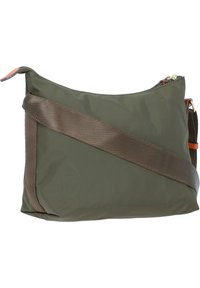 Borsa in nylon verde oliva con finitura testurizzata, caratterizzata da una tracolla diagonale marrone, zip dorata e un piccolo dettaglio in pelle vicino alla zip.