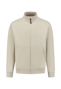 Lichtbeige ritsjack met hoge kraag, ribbelmanchetten en twee voorkruiszakken. Gemaakt van gladde stof met subtiele branding op de borst.
