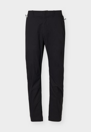 Pantalones negros de corte ajustado con cierre frontal de botones y presillas para cinturón, presentados planos sobre un fondo liso.