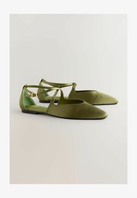 Seleccionado, green satin