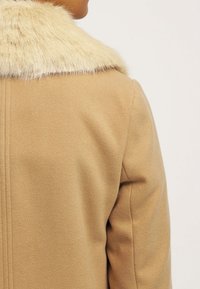 Topshop Krátký kabát - light brown