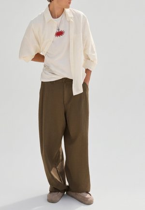 Bershka, - Drewniaki i Chodaki