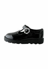 Chaussure Mary Jane en cuir verni noir avec un bout rond, des détails perforés, une sangle à boucle réglable et une semelle en caoutchouc texturée.