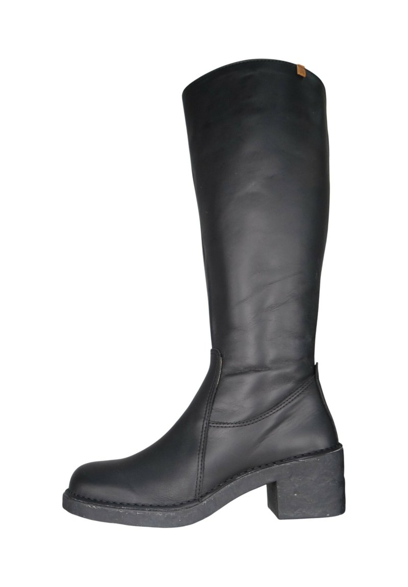 Bota de cuero negro hasta la rodilla con punta redonda y tacón bloque. Presenta una suela texturizada y detalles de costura mínimos.