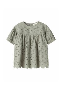 Blusa verde chiaro con maniche corte a sbuffo, motivo floreale ricamato, orlo a scallop e scollatura rotonda. Texture in tessuto a occhio di pernice.