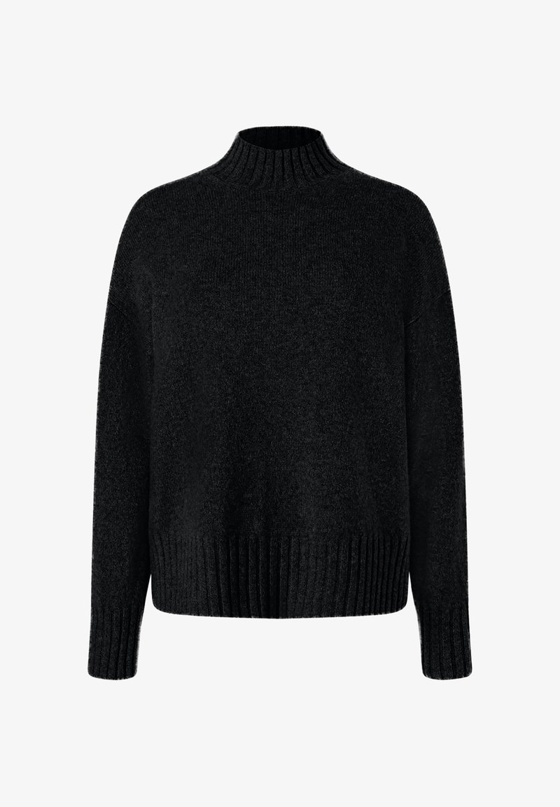 Svart stickad långärmad tröja med ribbad hög hals, manschetter och nederkant, med en lös, något kortad passform.