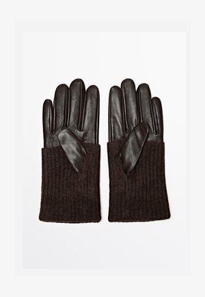 Bruna ribbstickade handskar med läderdetaljer, med en kroppsnära passform och förlängda muddar, designade för värme och fingertoppskänsla.