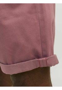 Jack & Jones JPSTBOWIE SOLID MID - Shorts - roan rouge