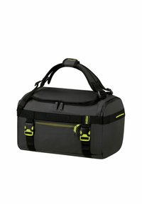 Sac polochon noir et gris avec poignée rembourrée, poche frontale zippée, deux boucles jaunes et fermeture éclair supérieure.