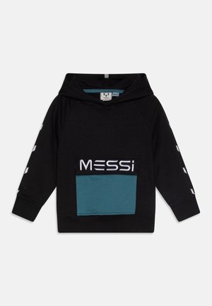 Sweat-shirt à capuche noir avec poche avant bleue et logo "MESSI" sur la poche ; manches longues avec motifs géométriques blancs.