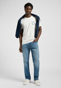Lee SHORT SLEEVE ELEVATED LOGO REGULAR FIT - Camiseta estampada - ecru