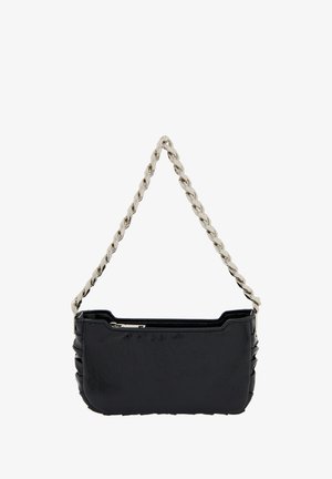 Sort faux læder håndtaske med en tekstureret overflade, rektangulær form og sølvfarvet kædetræ.