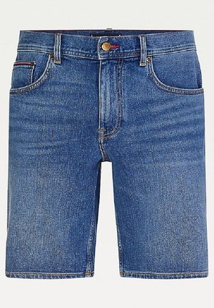 Pantalones cortos de mezclilla azul con cierre de botón y cremallera, bolsillos delanteros y trabillas para cinturón, mostrados sobre un fondo liso.