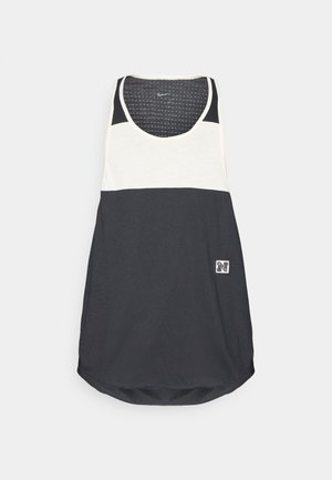 Débardeur noir et crème,avec un tissu texturé, un design sans manches, un ourlet arrondi et une étiquette logo près du bas.