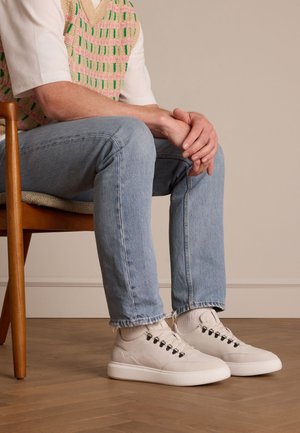 Manfield Sneaker low - weiß