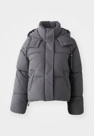 Grijze gewatteerde winterjas met hoge kraag, voorzakken, lange mouwen en een verstelbare capuchon met drukknoopjes en trekkoorden.