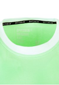 Mintgroene T-shirt met een witte ribgebreide ronde hals. Binnenlabel toont merknaam "SPITZBUB" en maat "M" in lichte grijze tekst.